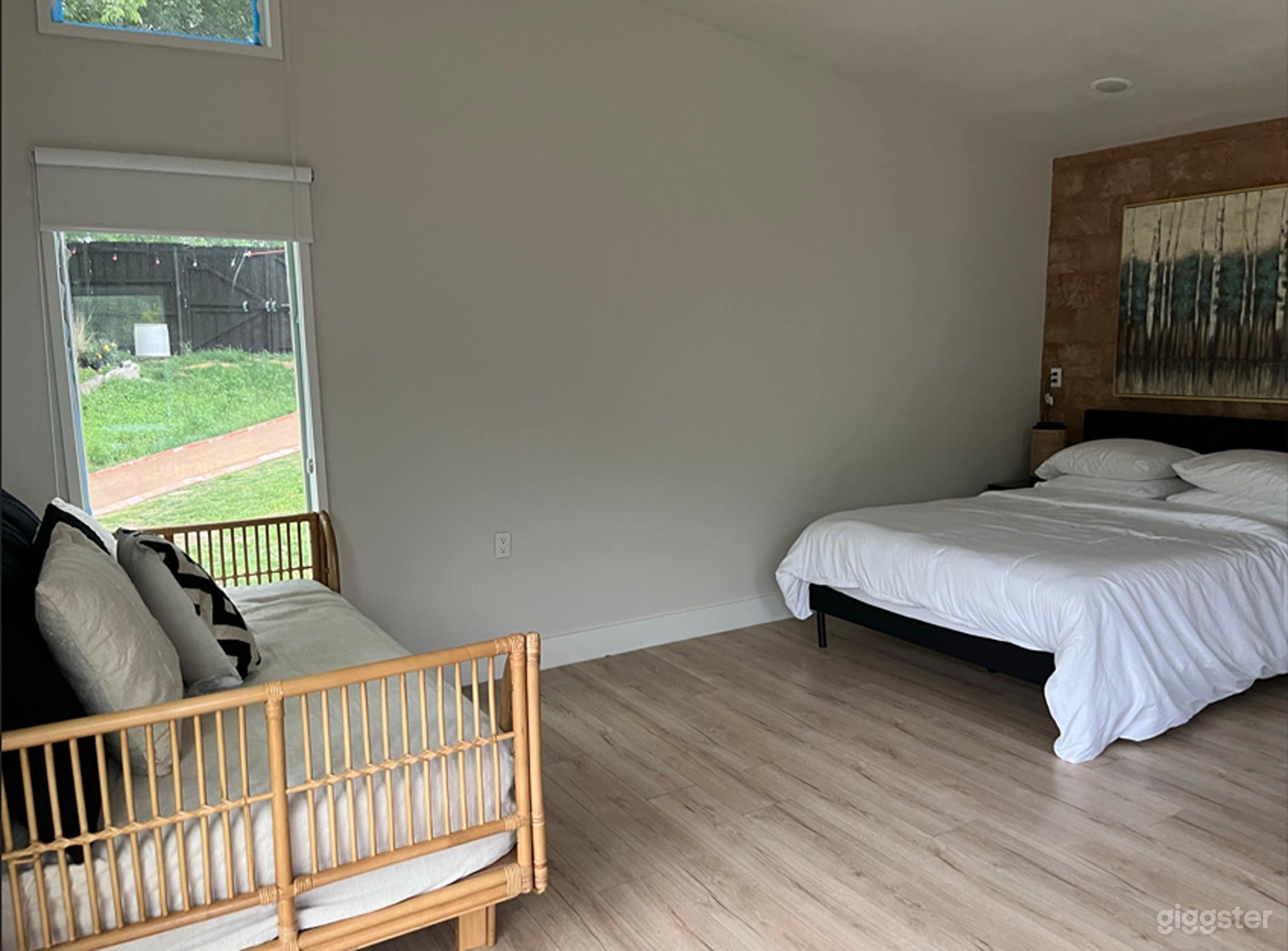 Charming Guest House Oasis on Private Acre Photo 3