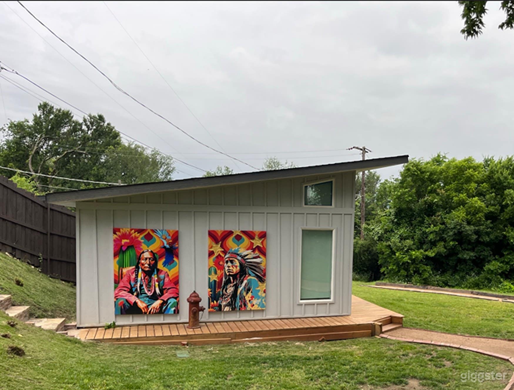 Charming Guest House Oasis on Private Acre Photo 1