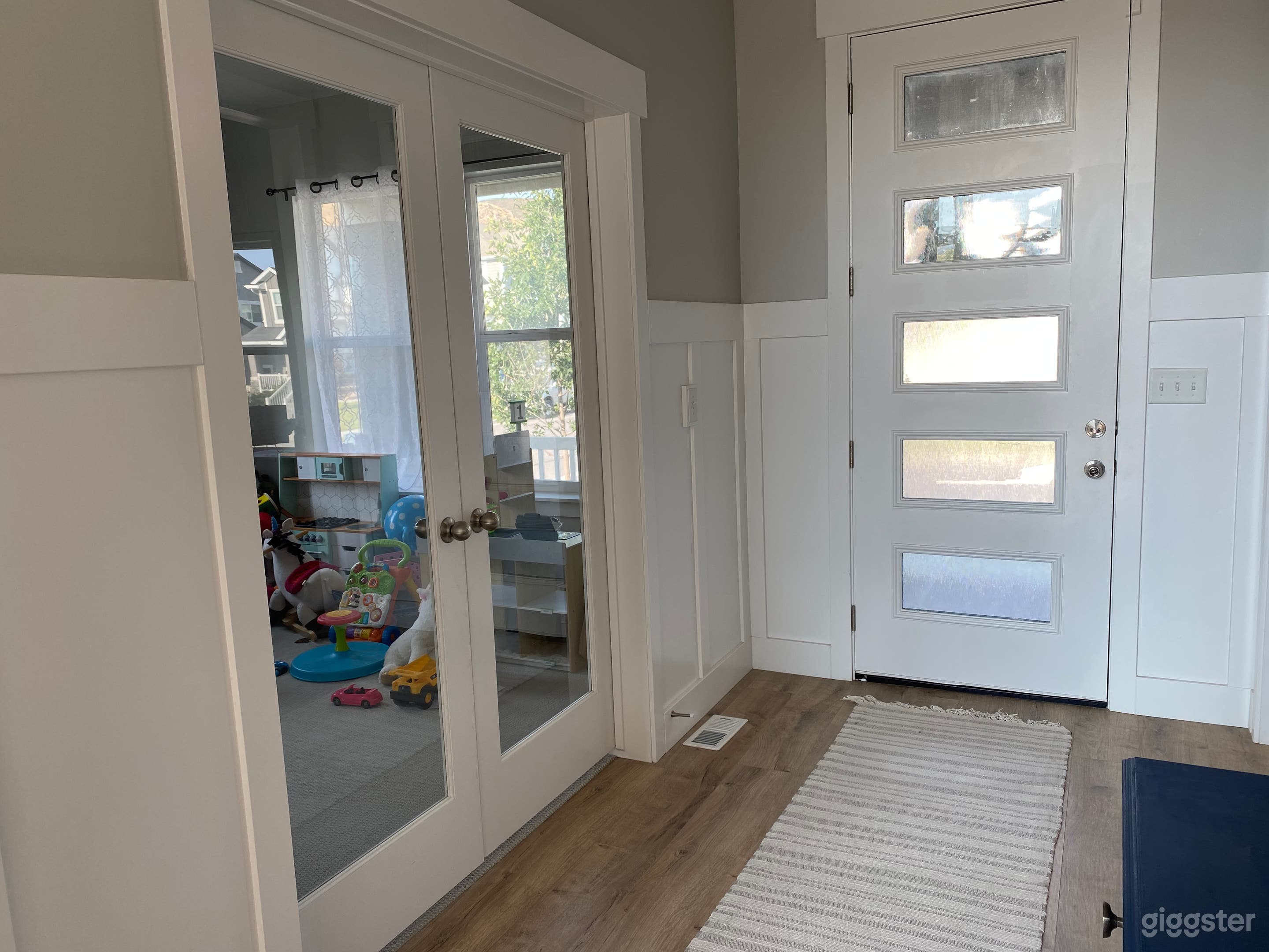 20 foot ceilings beautiful new home! Photo 2