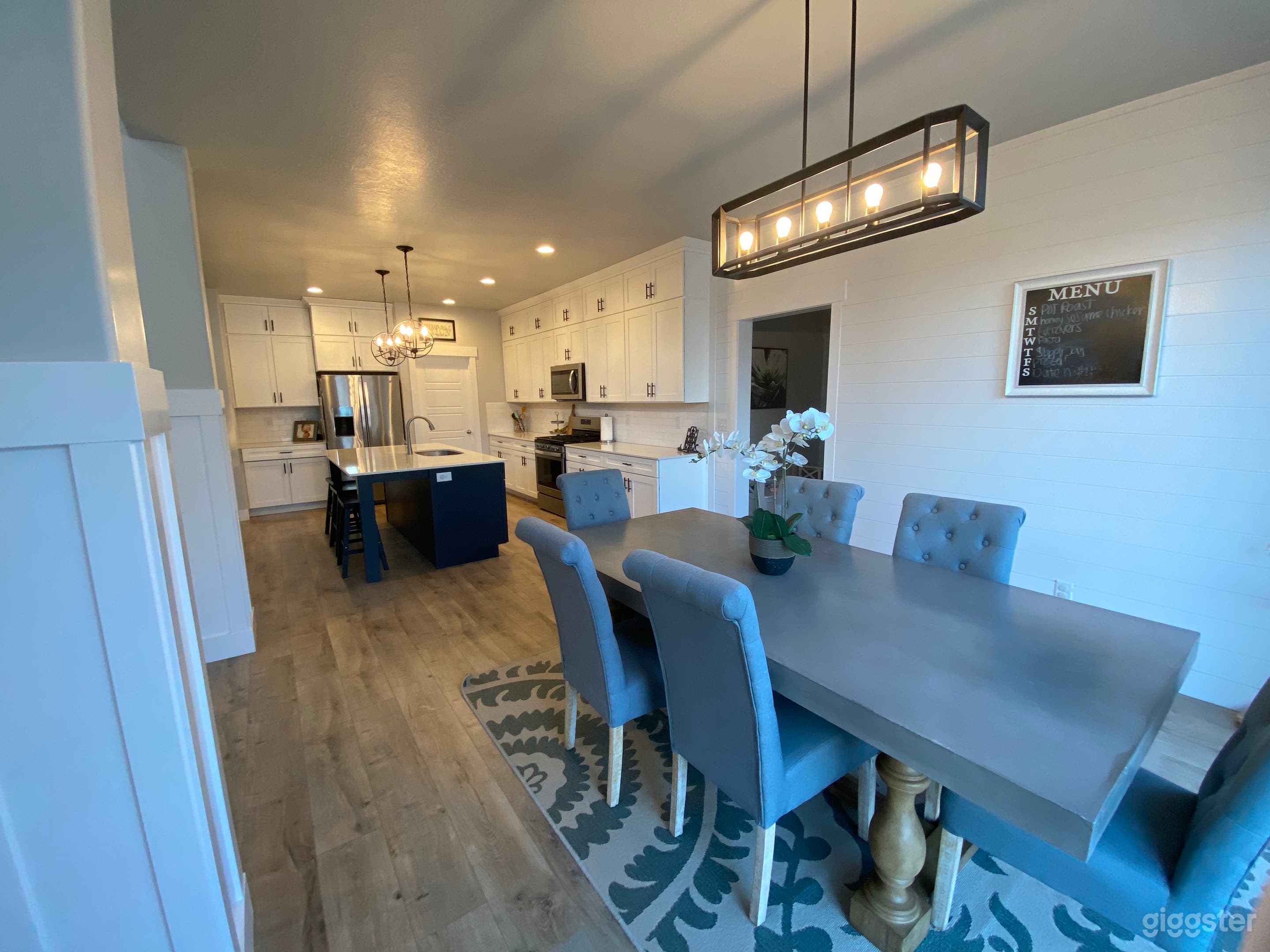 20 foot ceilings beautiful new home! Photo 1