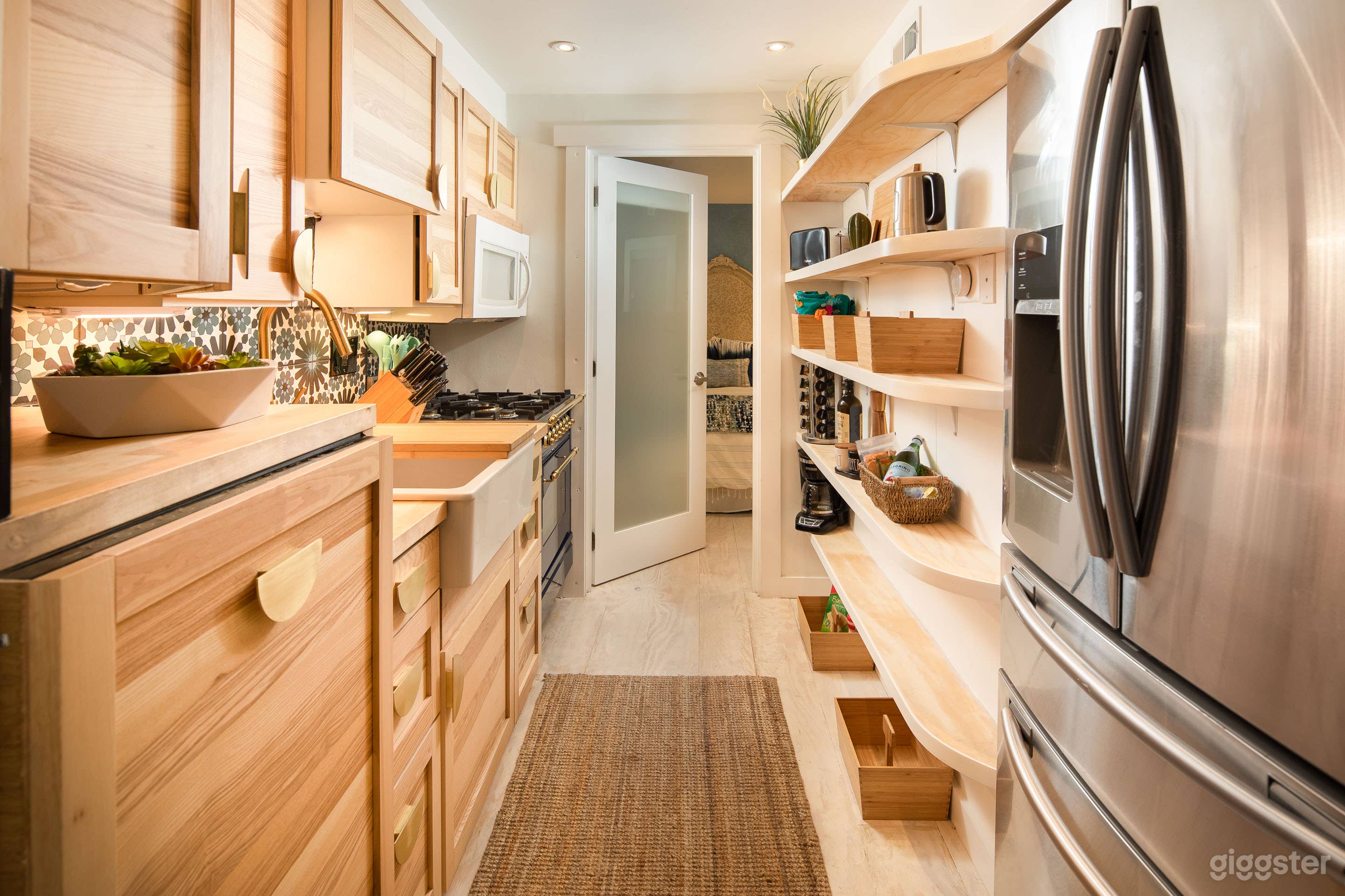 Euro Lux | Chic Furnished Rental Apartment Photo 4