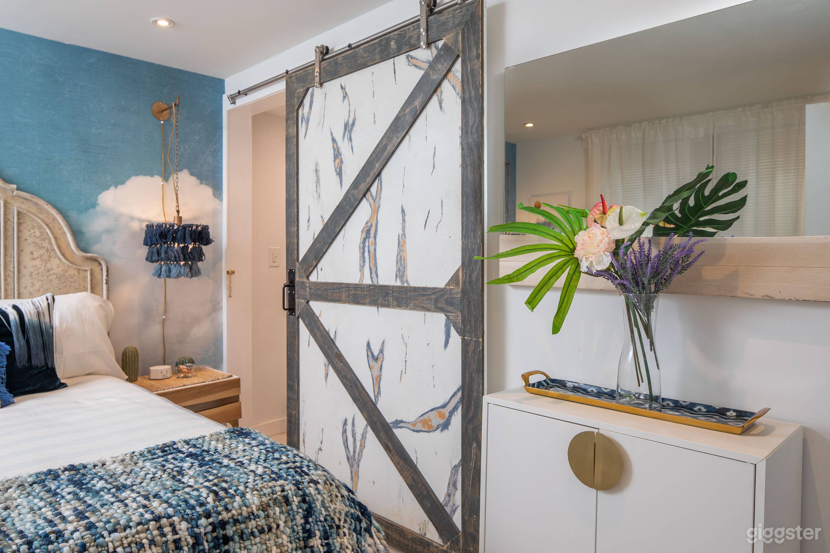 Euro Lux | Chic Furnished Rental Apartment Photo 2