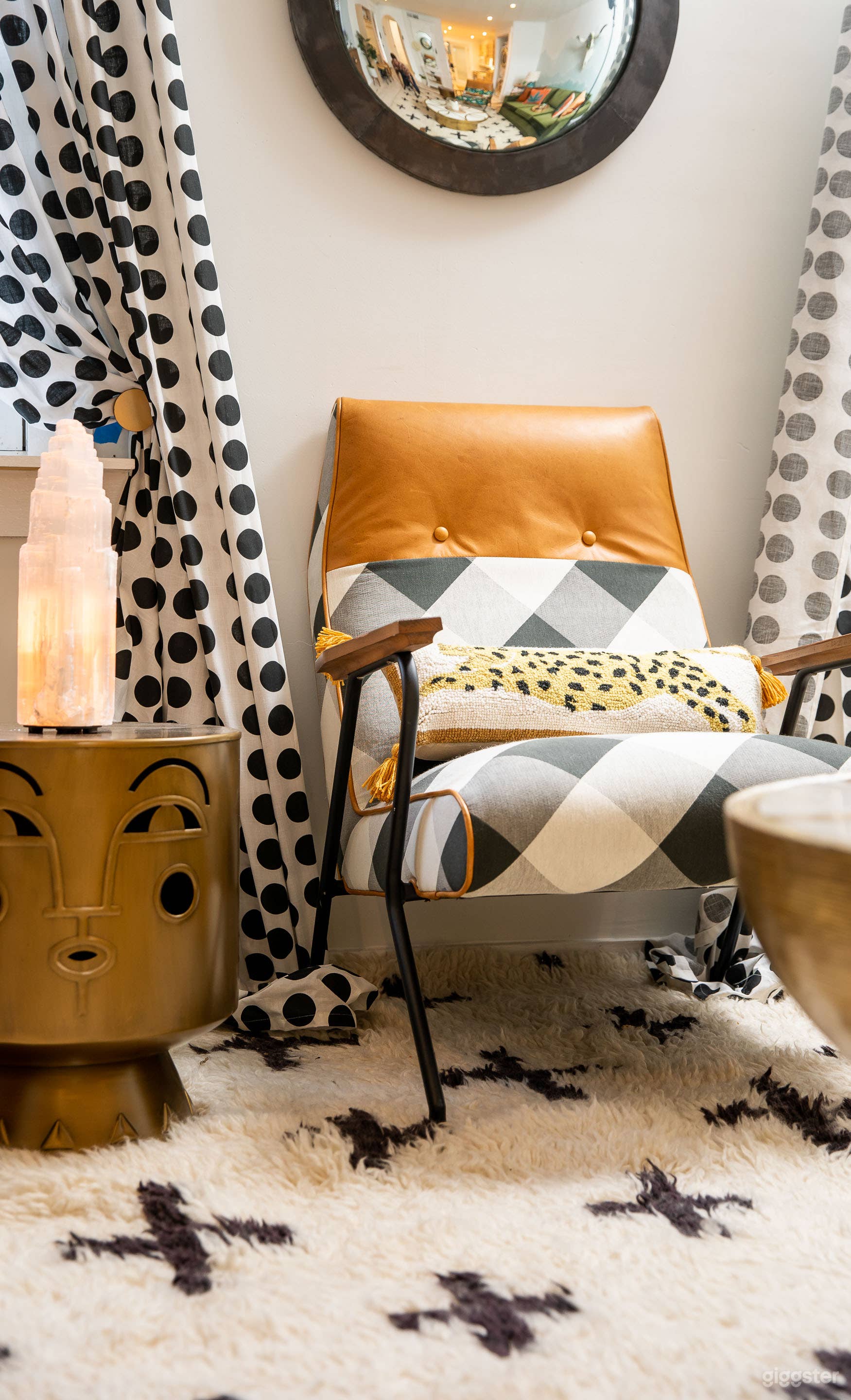 Euro Lux | Chic Furnished Rental Apartment Photo 3