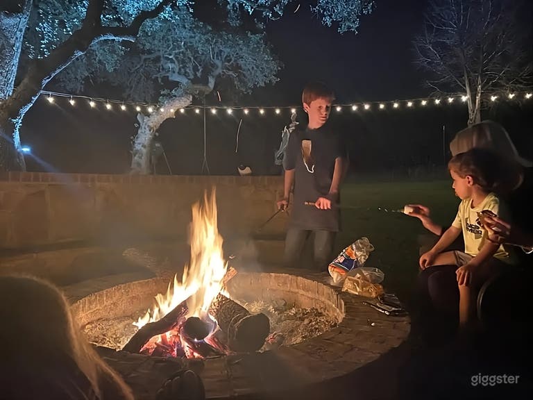  Spacious Oak-Shaded Backyard 