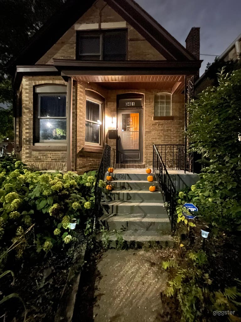  The front entrance of the house -maybe October...? HoohOOhoo hah hah hahhhh... 