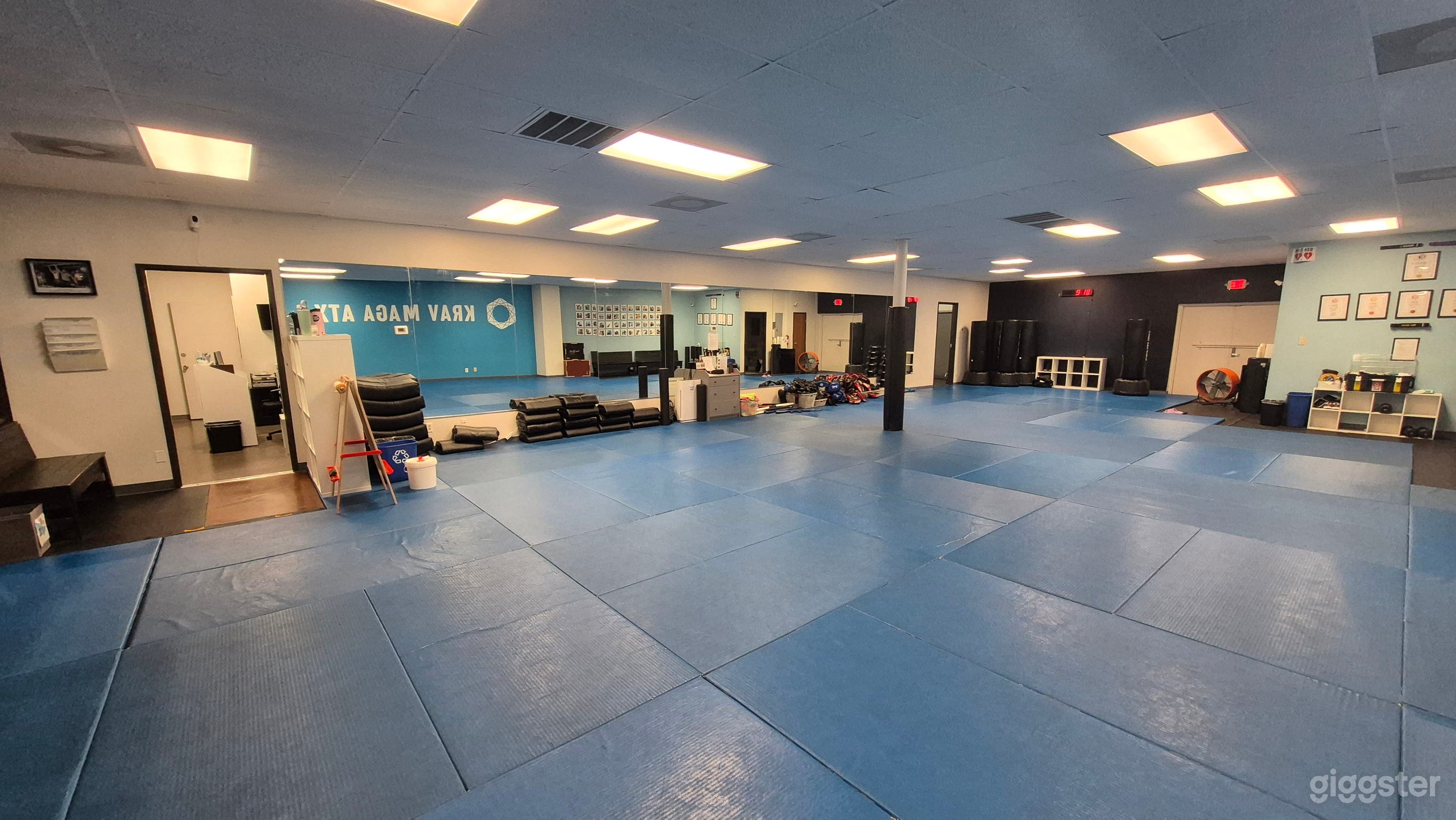 Room 1 includes mirrors along the longest wall. 