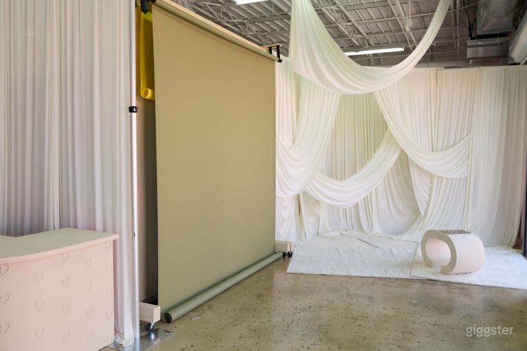  Natural Light Windows w/ Curtains Set and Paper Backdrop Set 