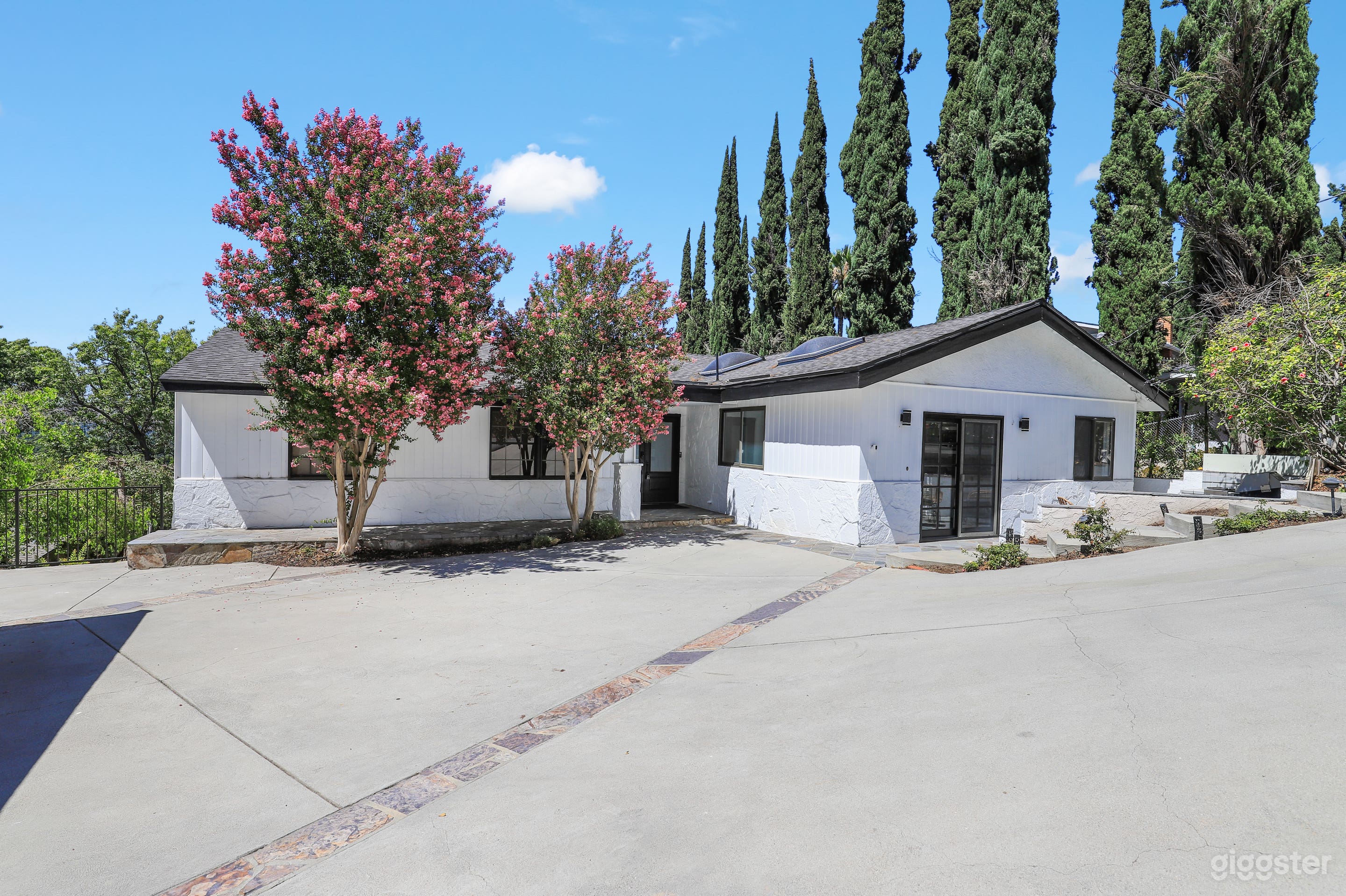 Modern Farmhouse Scenic Views Heated Pool Hot Tub Photo 3