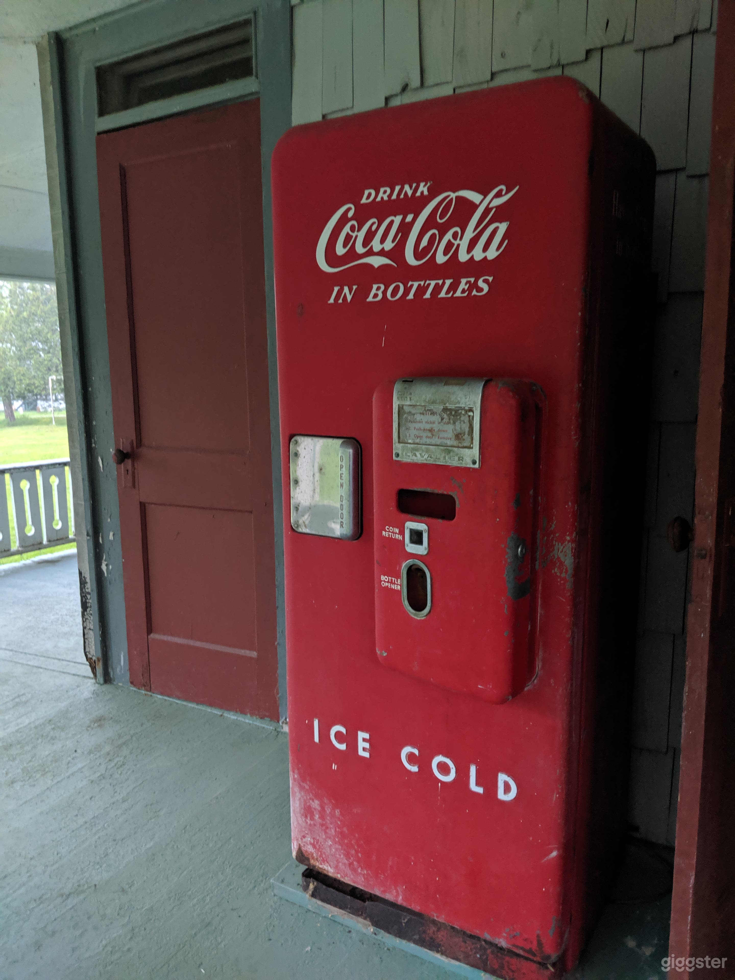Original Coca-cola machine, Still working!!