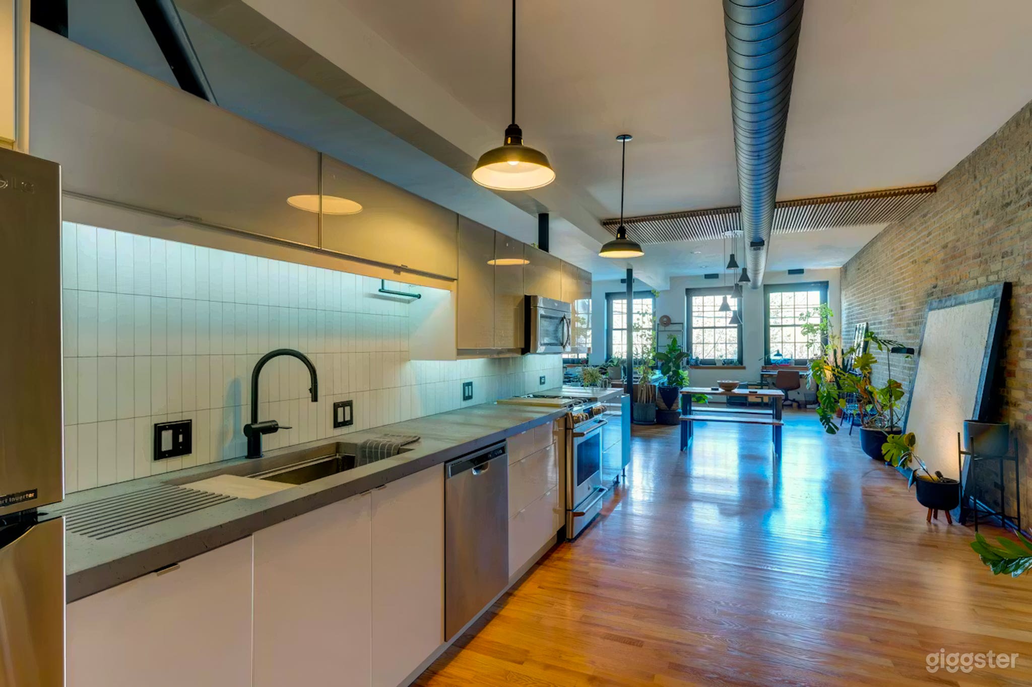 Bright and Spacious Industrial Modern Loft Photo 2