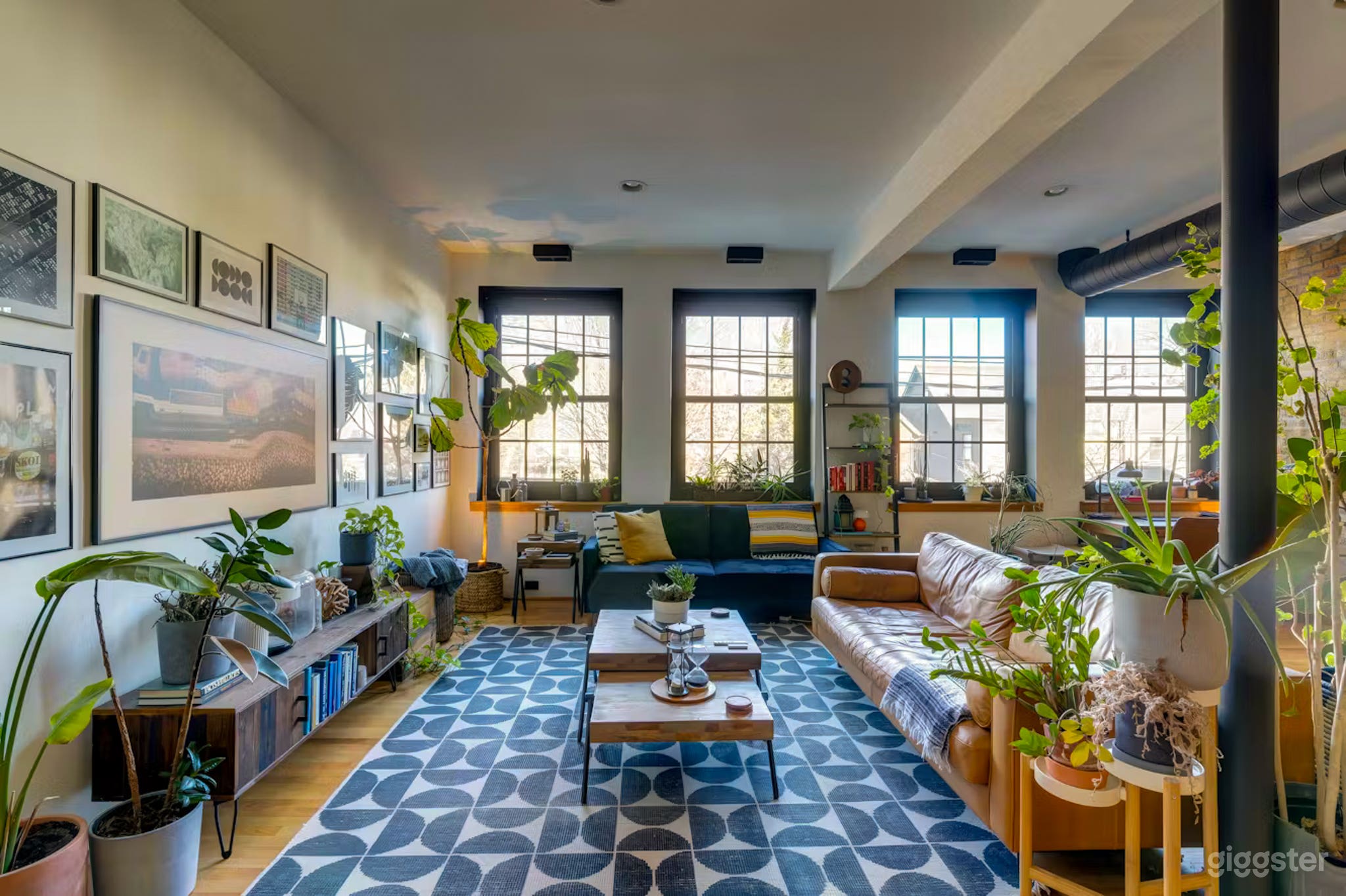 Bright and Spacious Industrial Modern Loft Photo 3