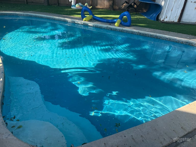  Stylish and Cozy Backyard Pool 