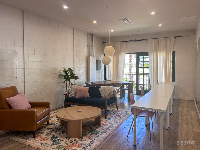  Studio per contenuti con luce naturale per servizi fotografici e video 