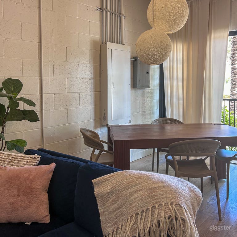  Studio per contenuti con luce naturale per servizi fotografici e video 