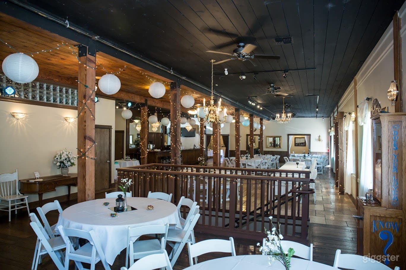 Enchanted Ballroom with spacious 11-foot ceilings Photo 3