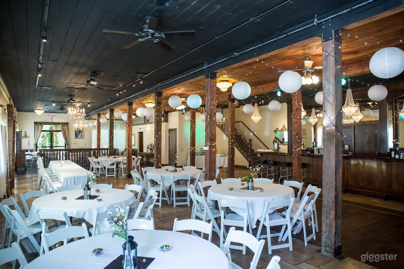 Enchanted Ballroom with spacious 11-foot ceilings Photo 4