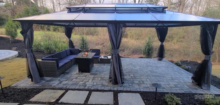  Luxurious Stunning Backyard with Gazebo 