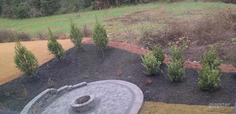  Luxurious Stunning Backyard with Gazebo 