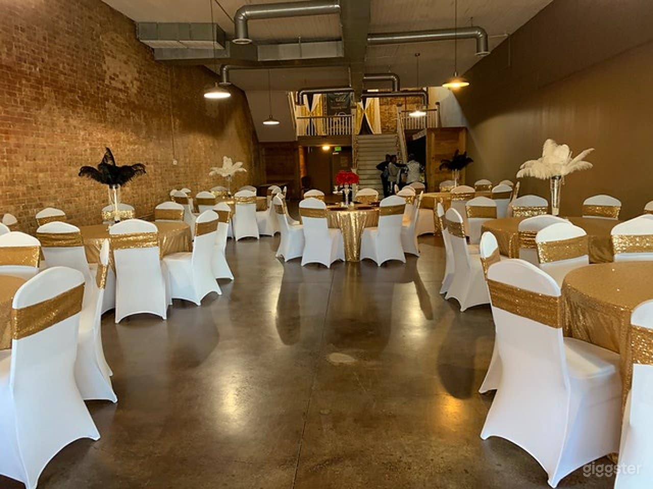 Live Loft rustic and elegant