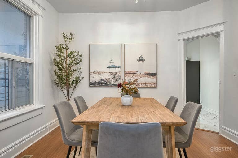  Stylish 4BR Urban Retreat in Riverside 