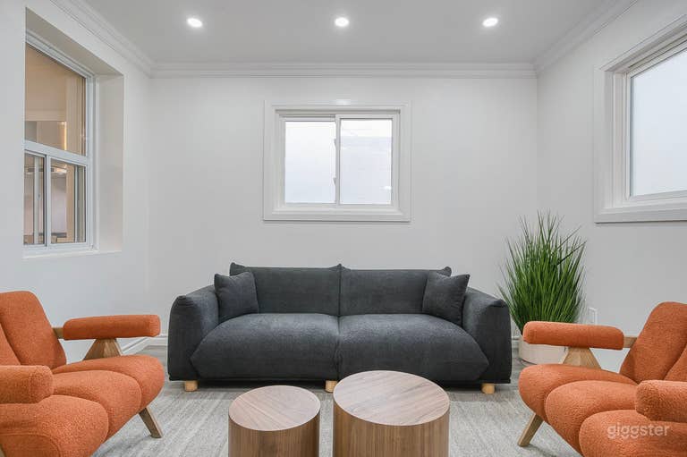  Stylish 4BR Urban Retreat in Riverside 