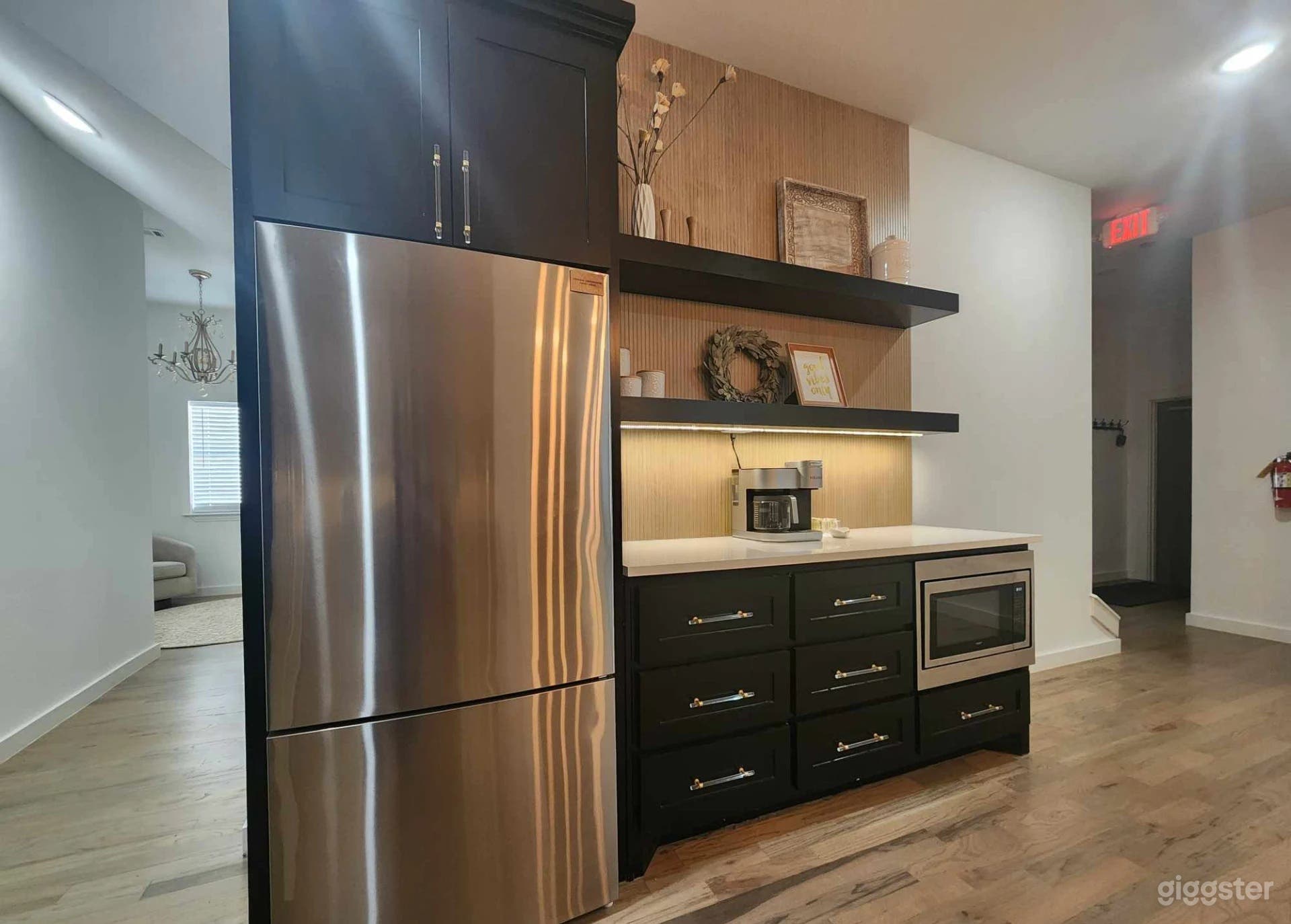 Beautiful Oversized Private Office Photo 3