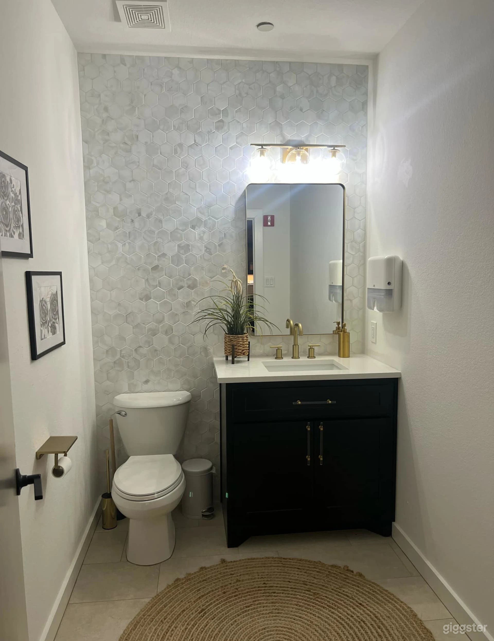 Beautiful Oversized Private Office Photo 4