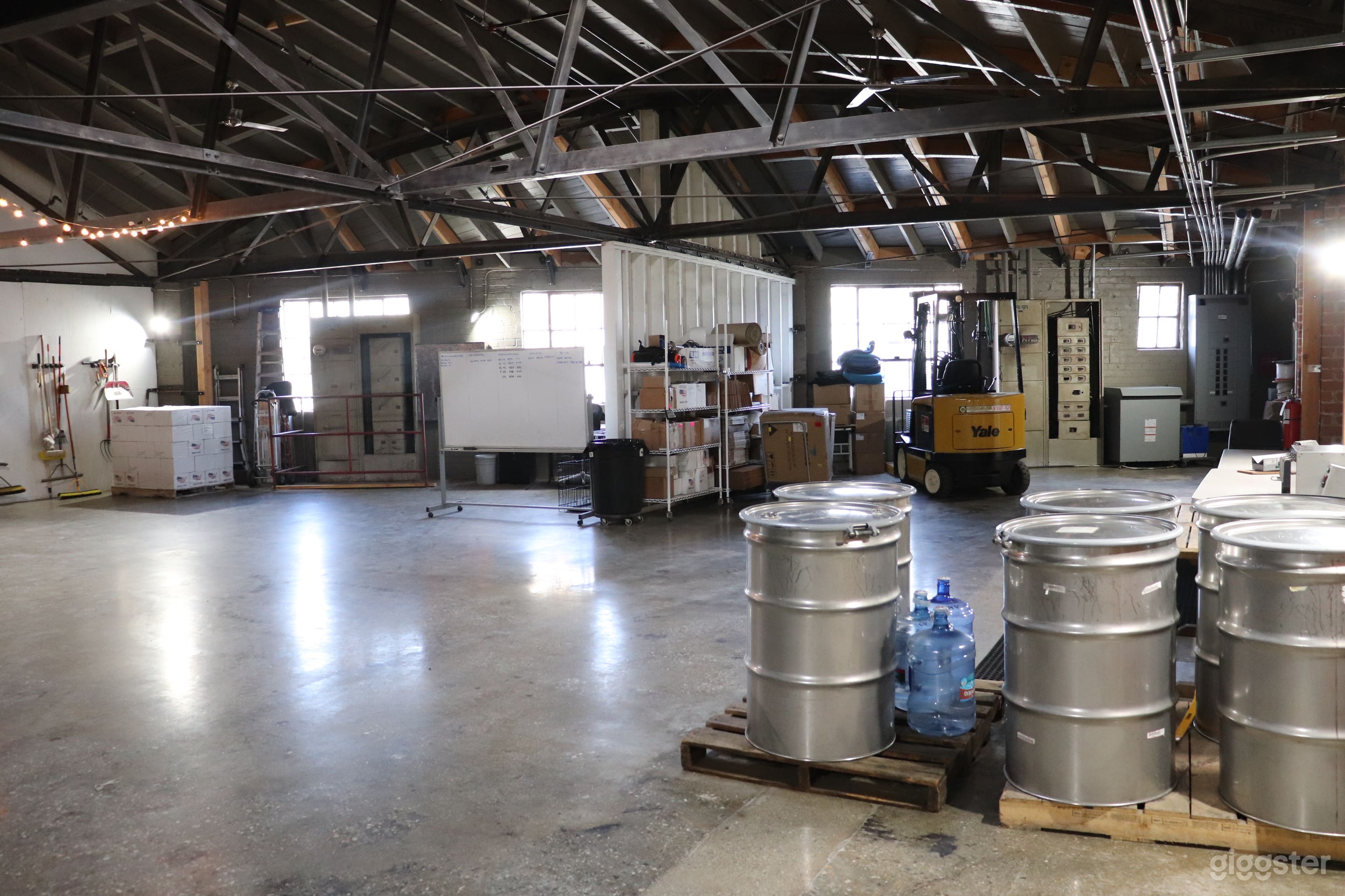 Vintage Warehouse in 1920's era brick building Photo 4