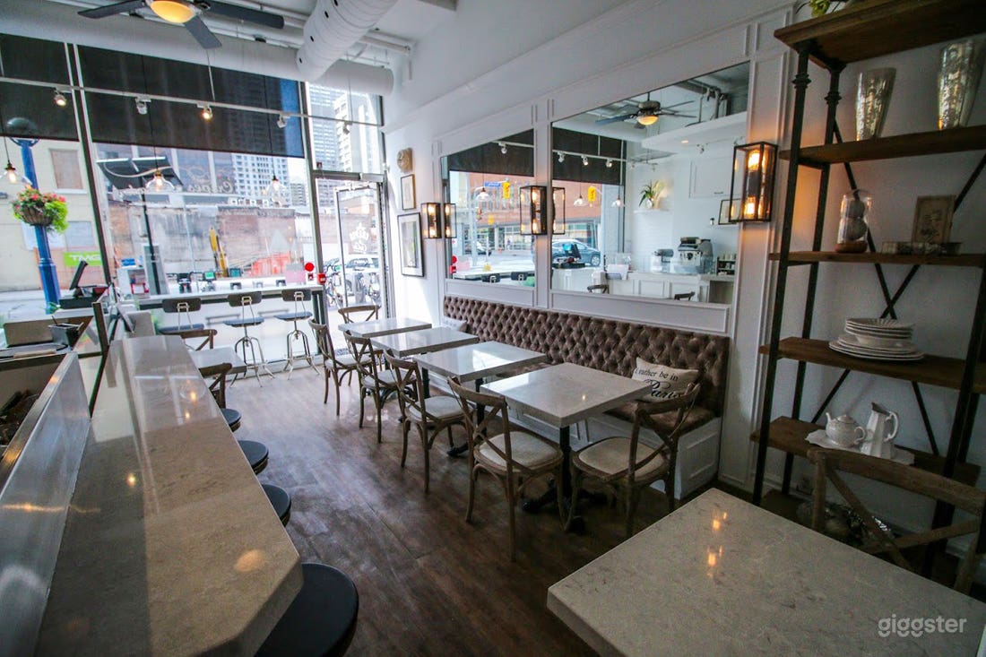 Restaurant in Toronto that Offers a Sophisticated but Relaxed Atmosphere Photo 4