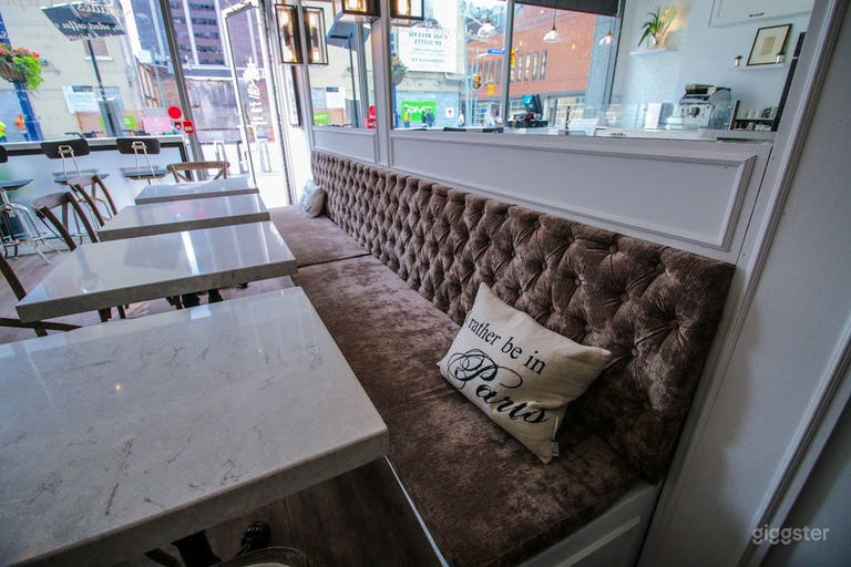  Restaurant in Toronto that Offers a Sophisticated but Relaxed Atmosphere 