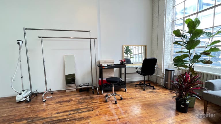  MUA station + clothing racks  