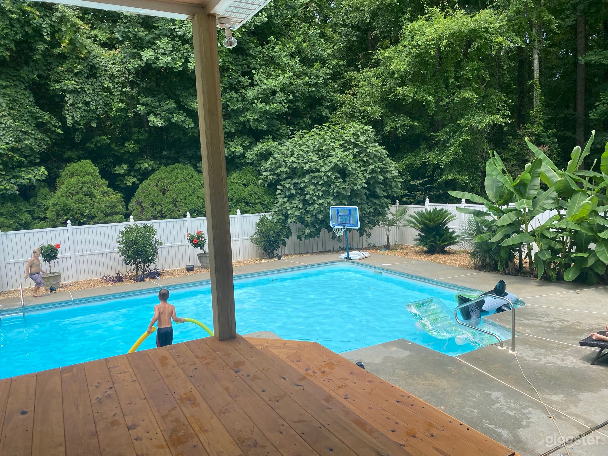 Backyard tropical paradise with pool/covered deck Photo 2