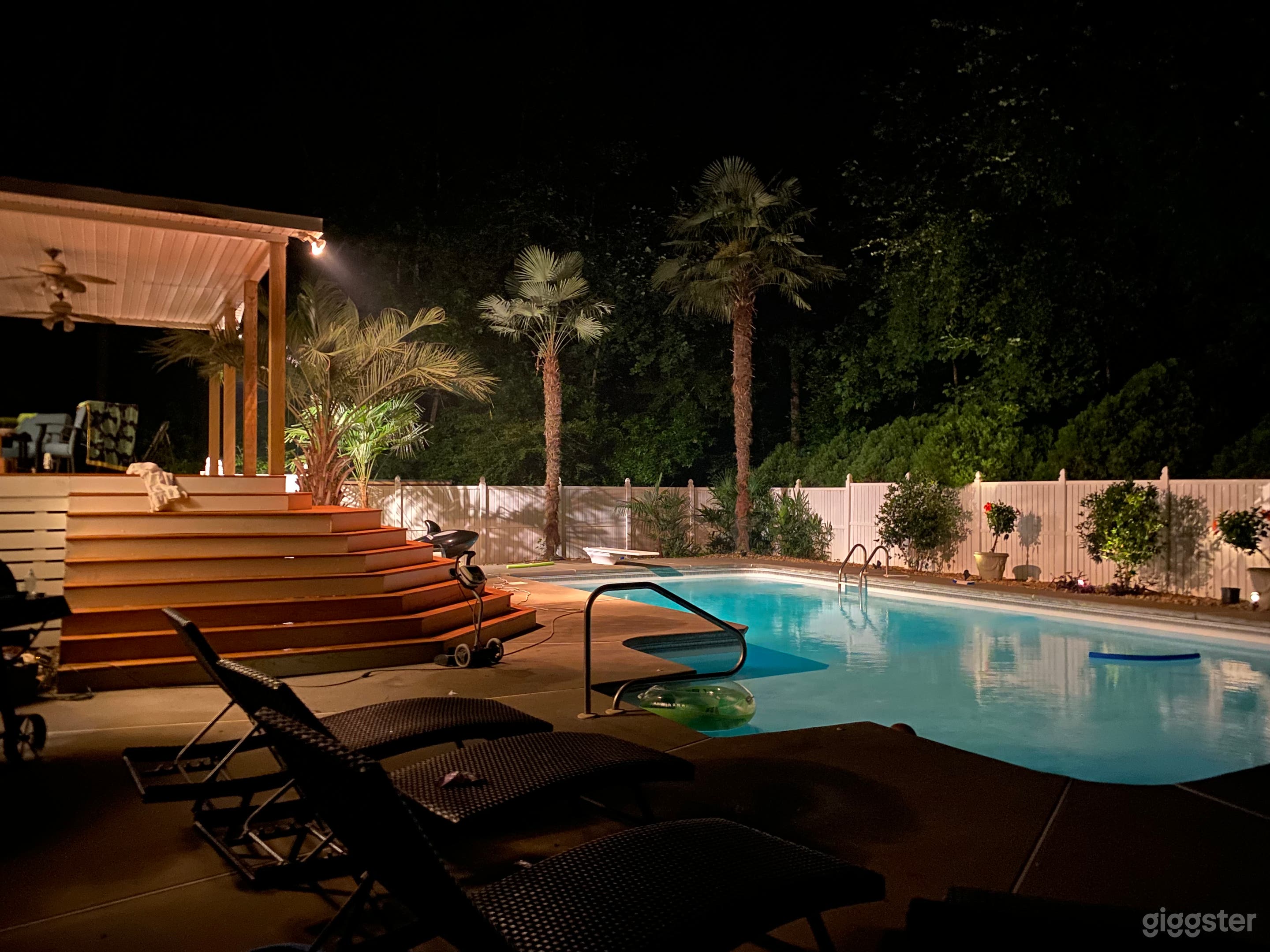 Backyard tropical paradise with pool/covered deck Photo 1