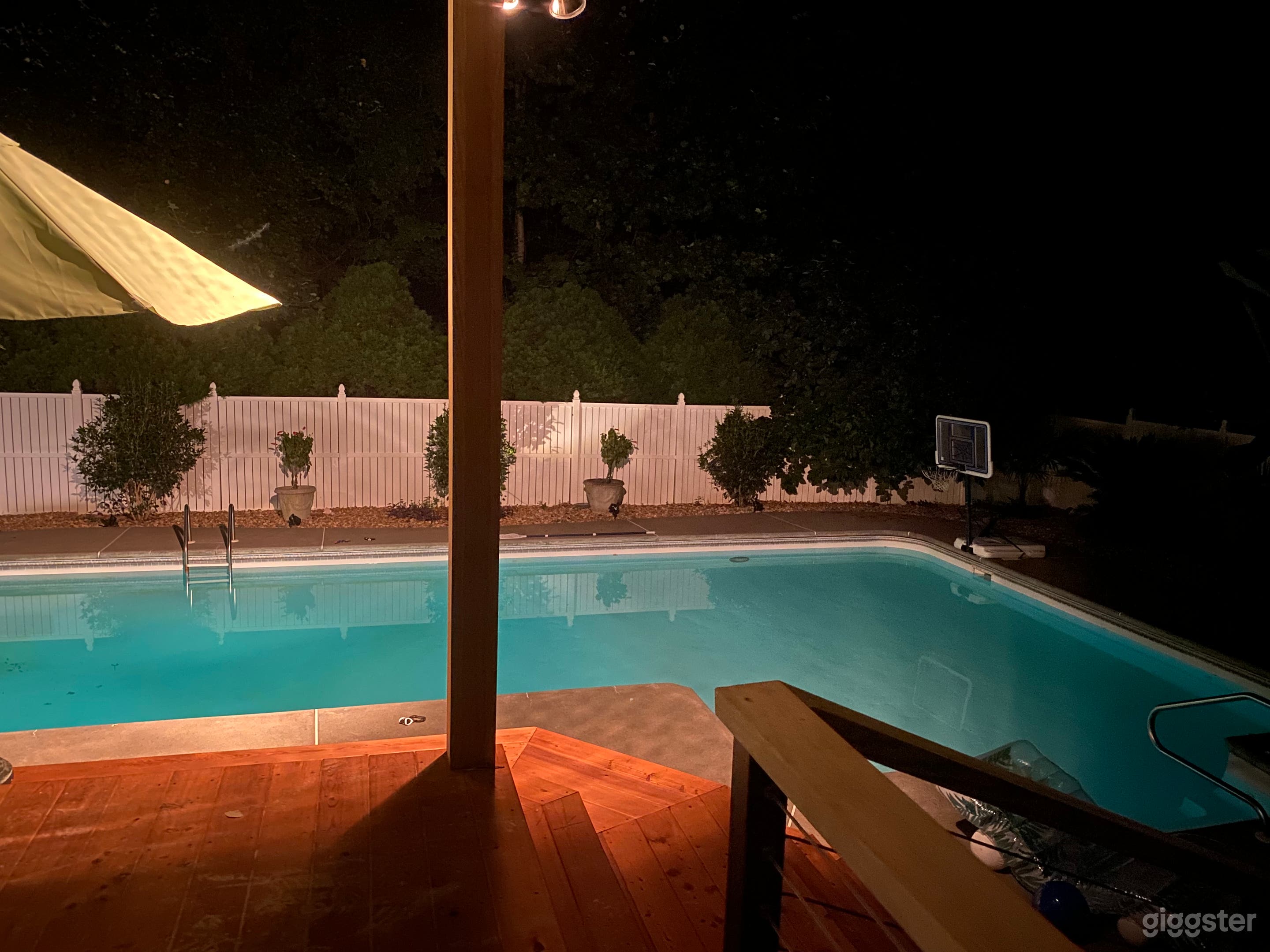 Backyard tropical paradise with pool/covered deck Photo 3