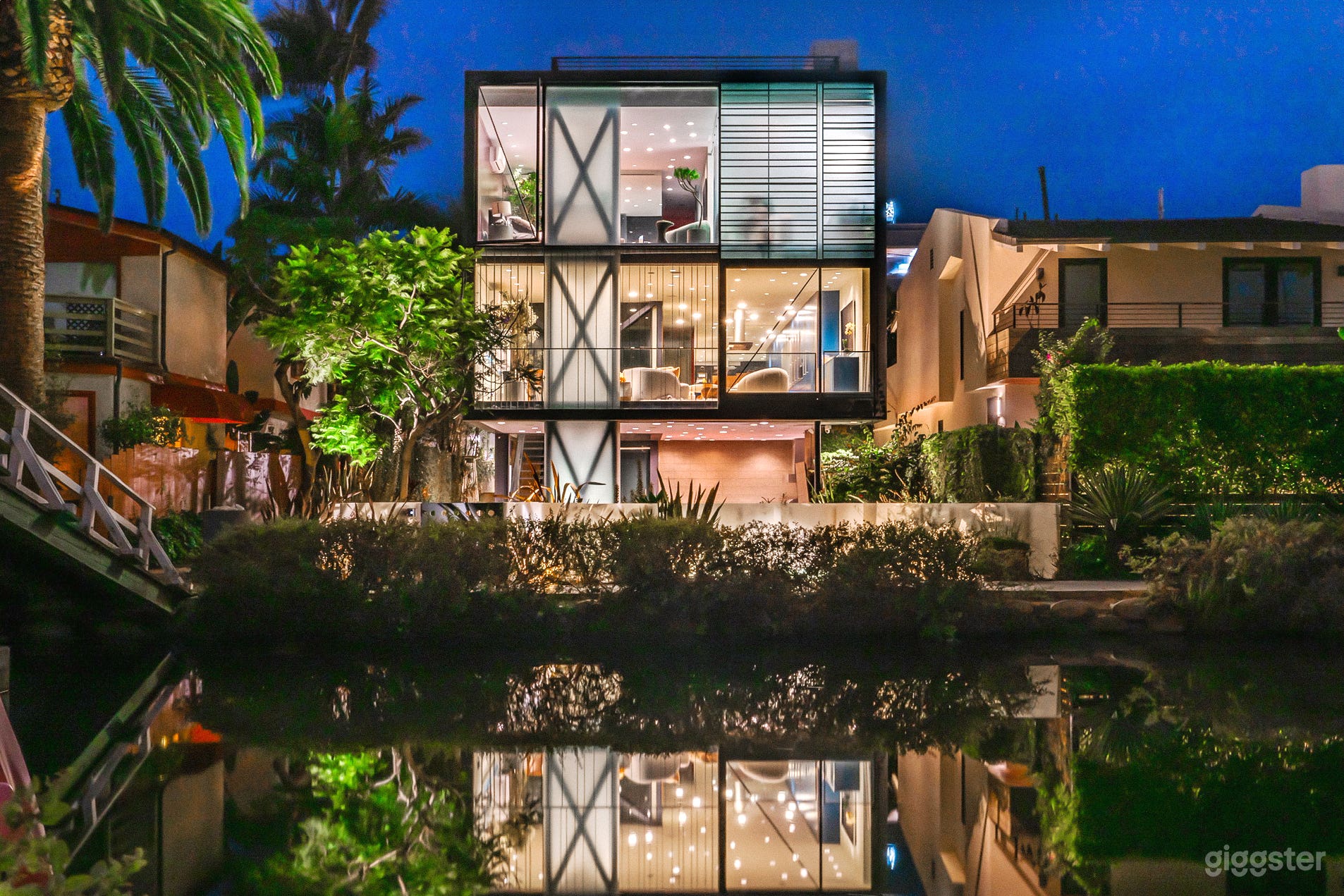  Epic Modern "Hovering" Home on the Venice Canals Photo 1