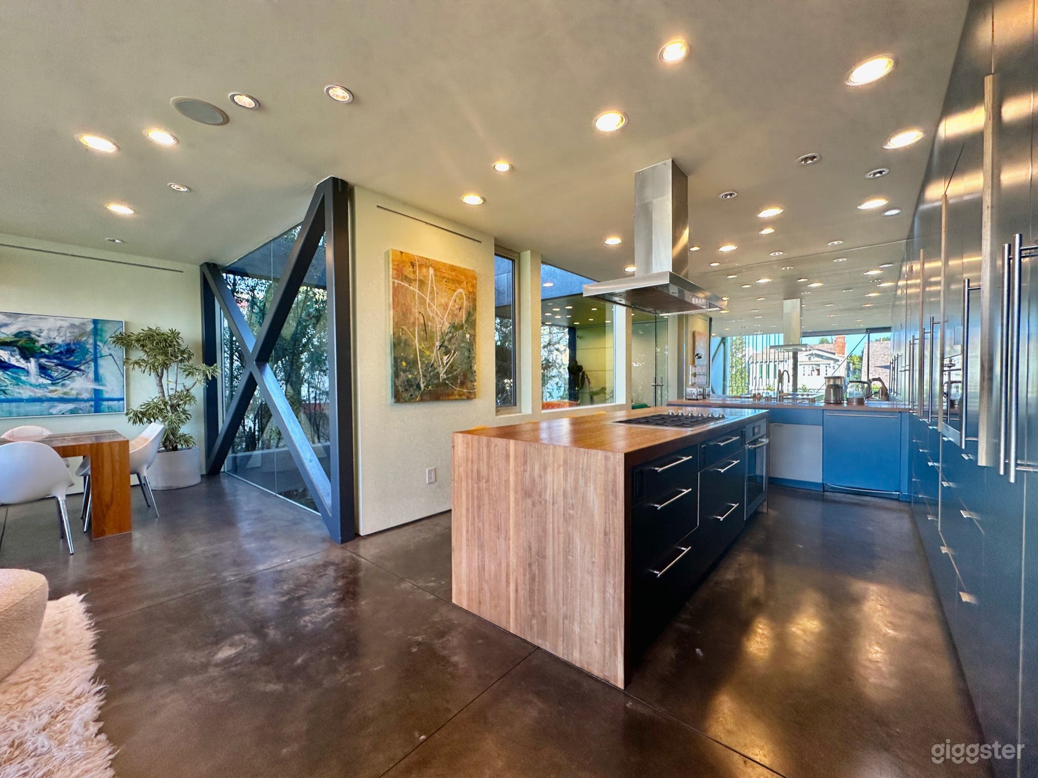  Epic Modern "Hovering" Home on the Venice Canals Photo 4