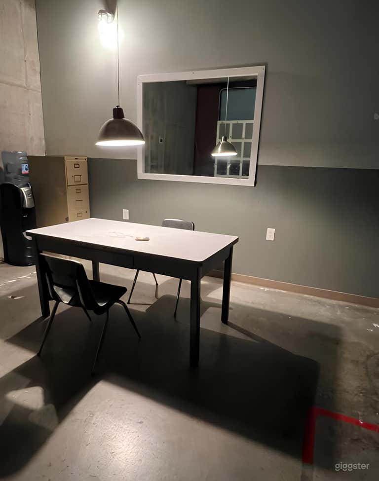  Salle d'interrogatoire / Coin 