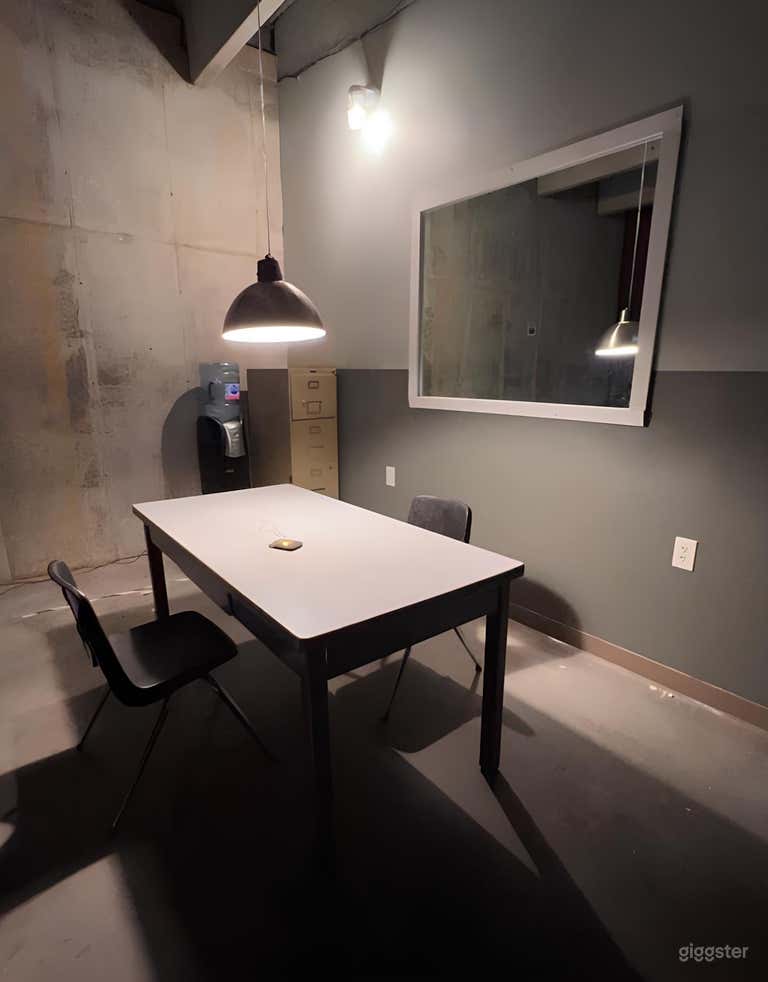  Salle d'interrogatoire / Coin 