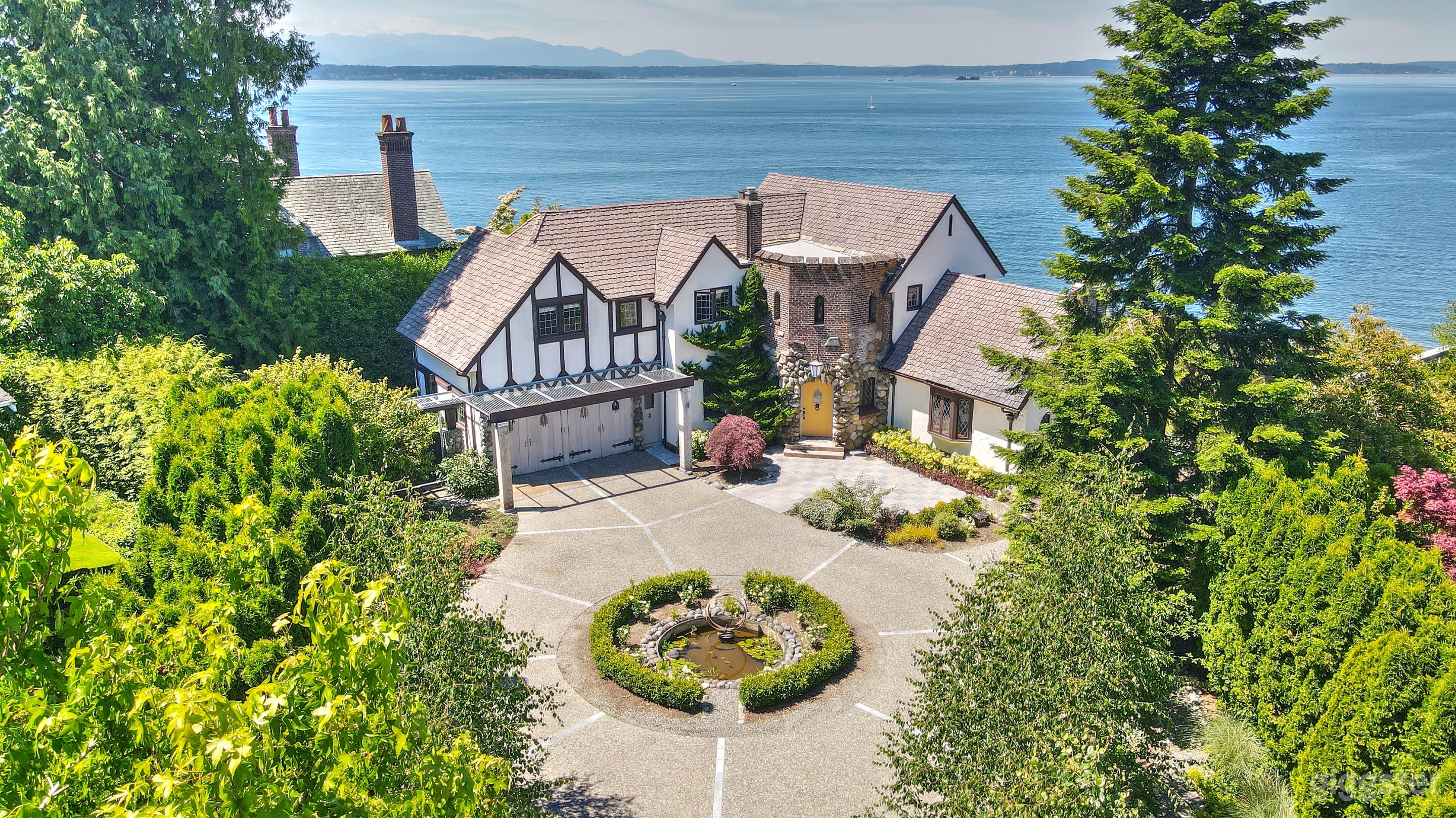 Waterfront Tudor Castle Photo 4