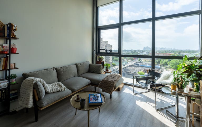  Industrial lush loft with Skyline views 