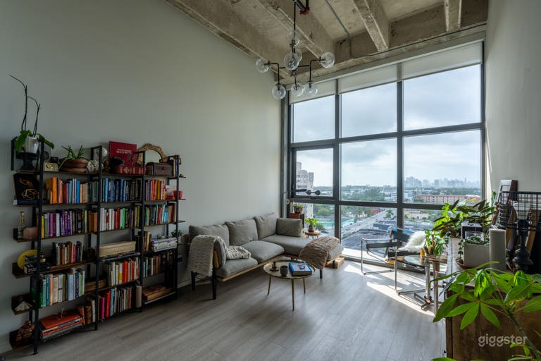 Industrial lush loft with Skyline views 