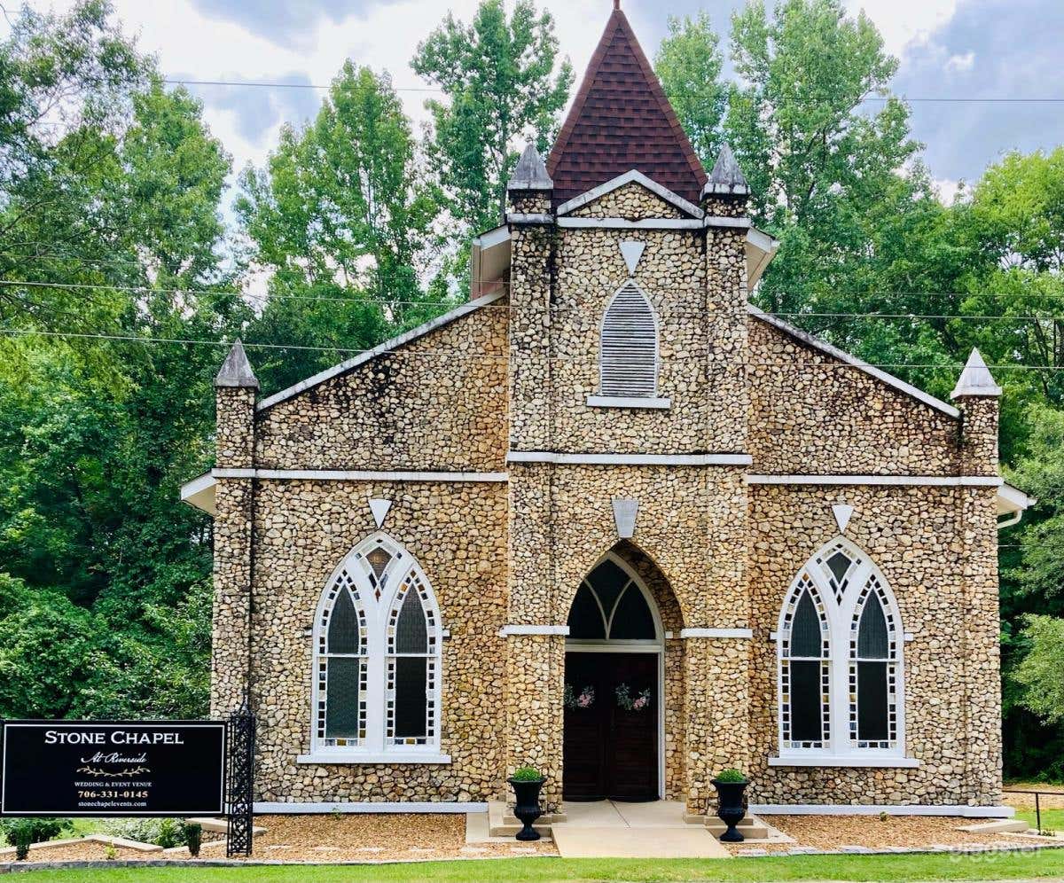 Beautiful Stone Chapel with Glass Window Photo 4