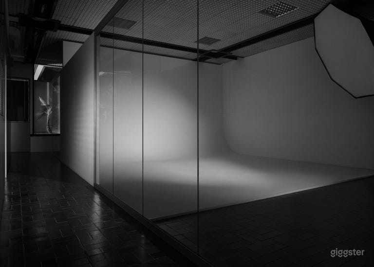  Studio Fotografico Professionale con tre sale attrezzate 