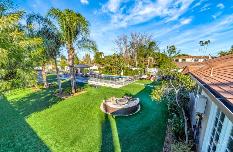  Remodeled Large Custom Backyard w/ Underground BBQ 