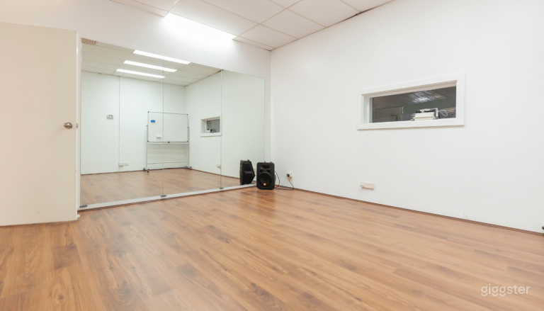 SMALL STUDIO Photo 1