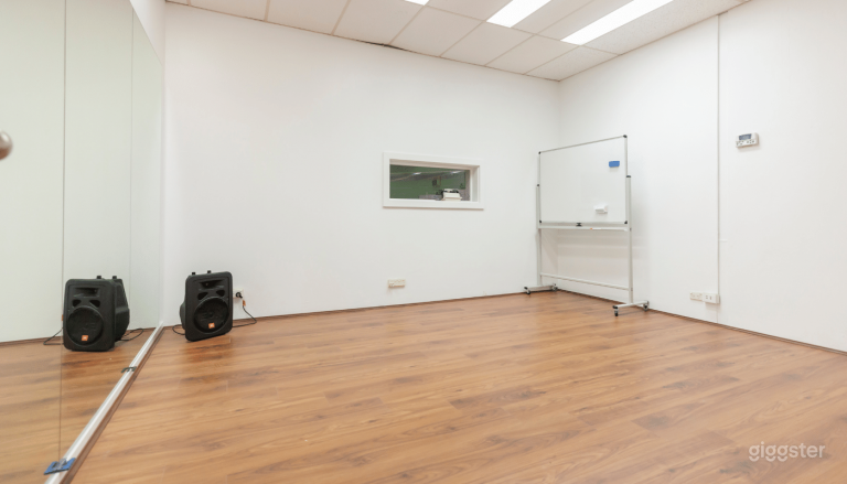 SMALL STUDIO Photo 2