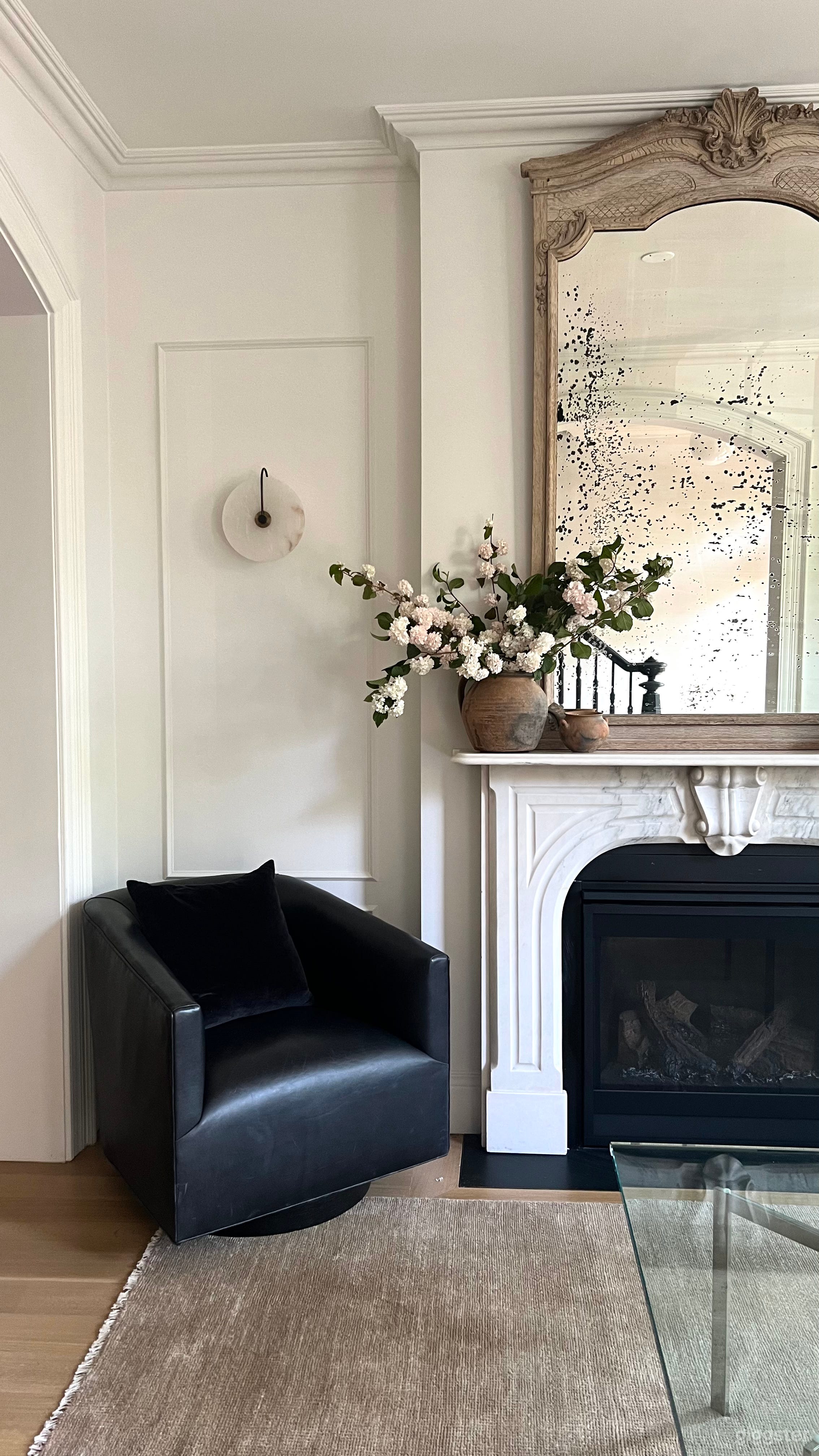 Sophisticated Home Bathed in Natural Light Photo 3