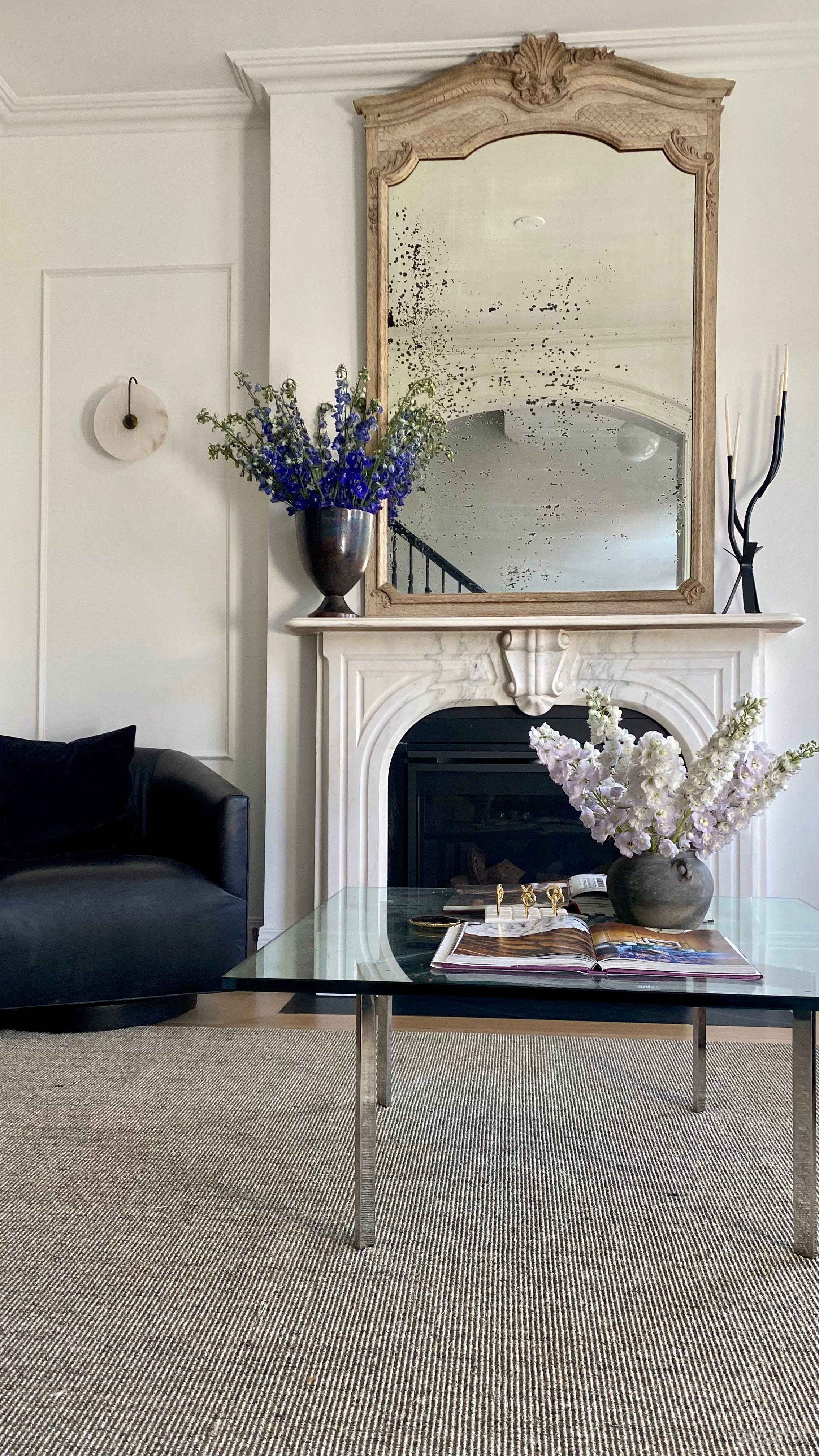 Sophisticated Home Bathed in Natural Light Photo 4