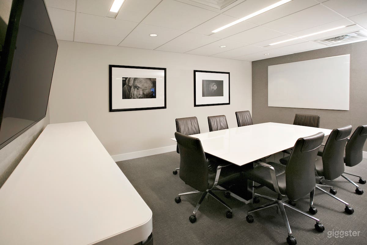 Sleek Conference Room in Denver Photo 1