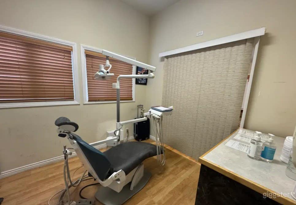 Fully Functioning Dental Room for Productions Photo 4
